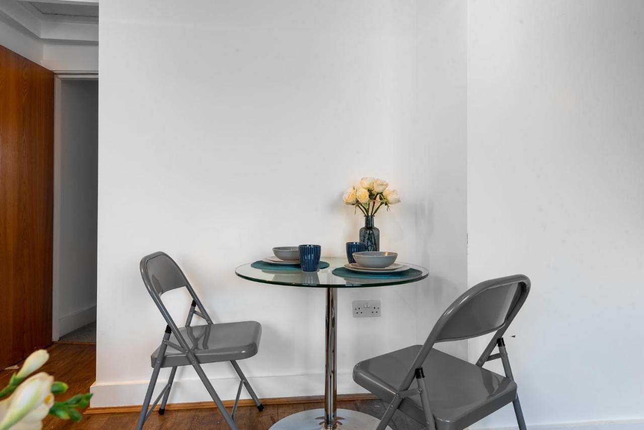 Cumberland Street, Victoria Apartment *
